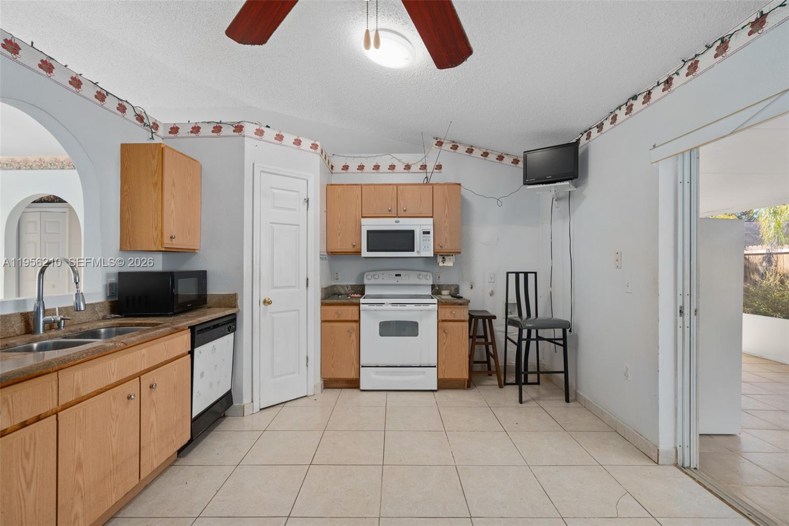 327 Ridge Ct Other, FL 32712