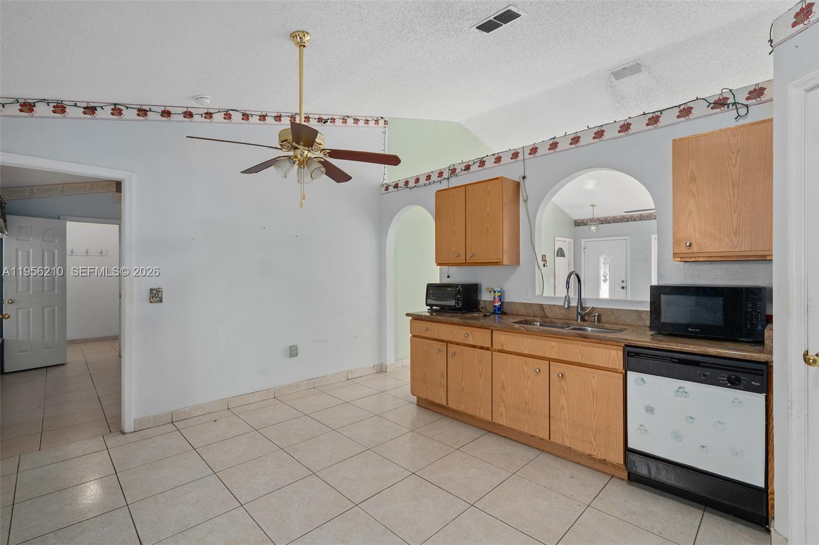 327 Ridge Ct Other, FL 32712