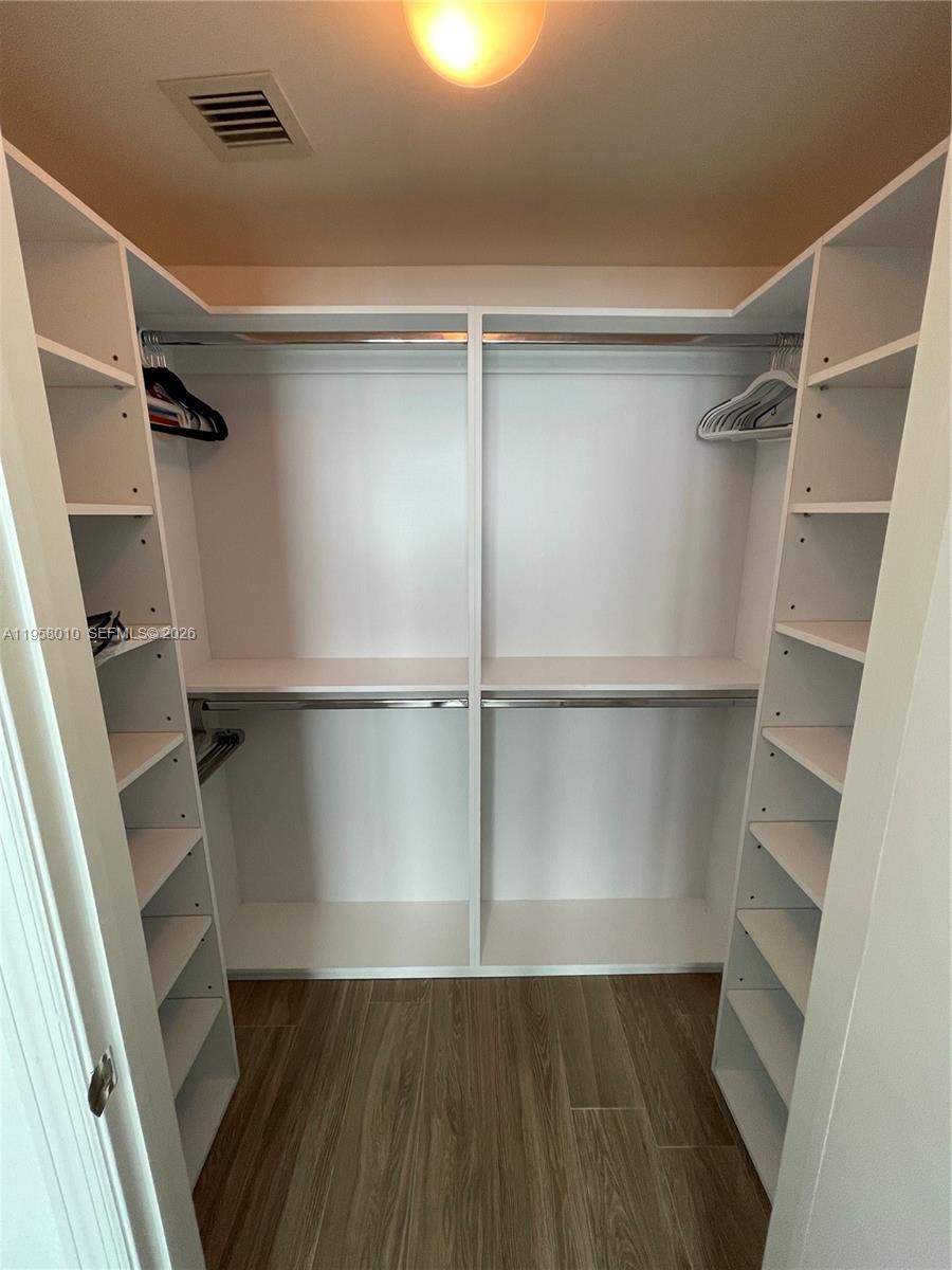 image 500 Brickell West11