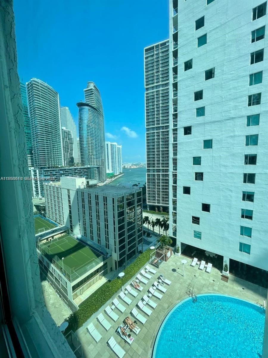 image 500 Brickell West12