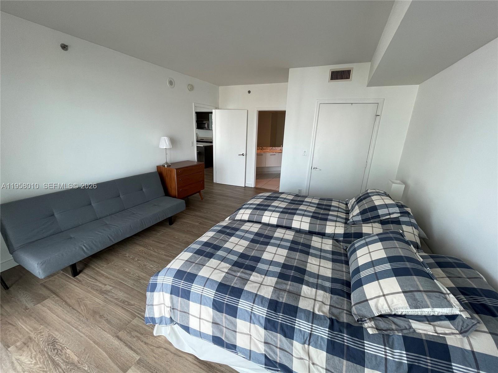 image 500 Brickell West5