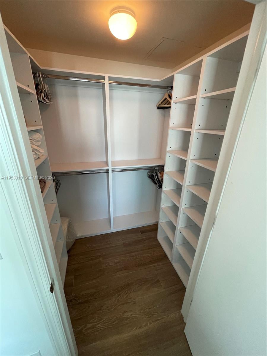 image 500 Brickell West7