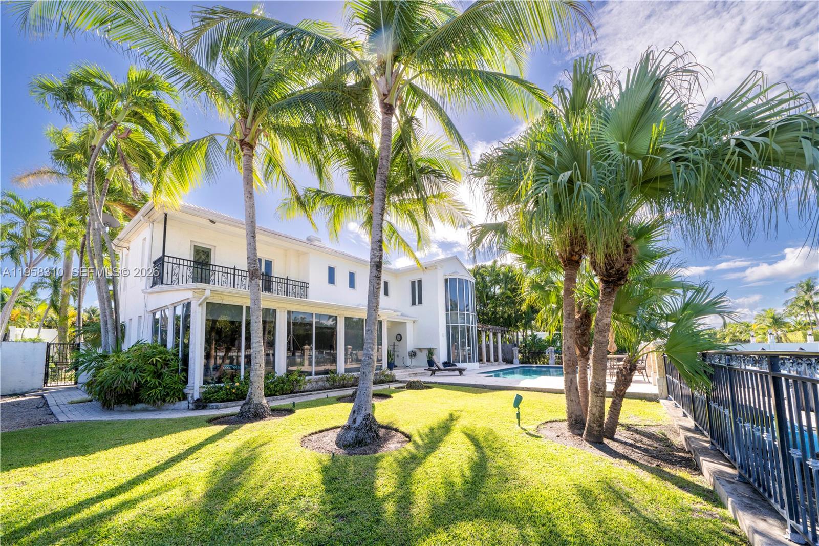 6465 Pinetree Dr Cir Miami Beach, FL 33141