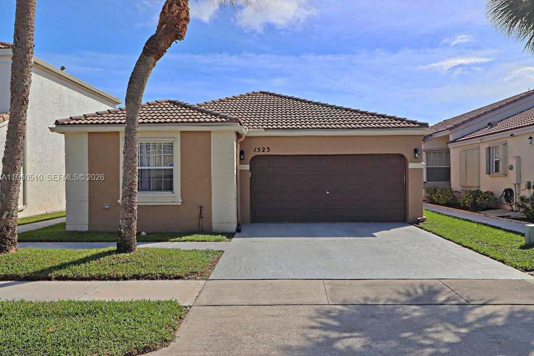 1523 NW 158th Ave Pembroke Pines, FL 33028