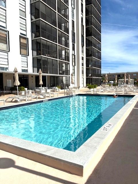 2500 NE 135th St #B506 North Miami, FL 33181