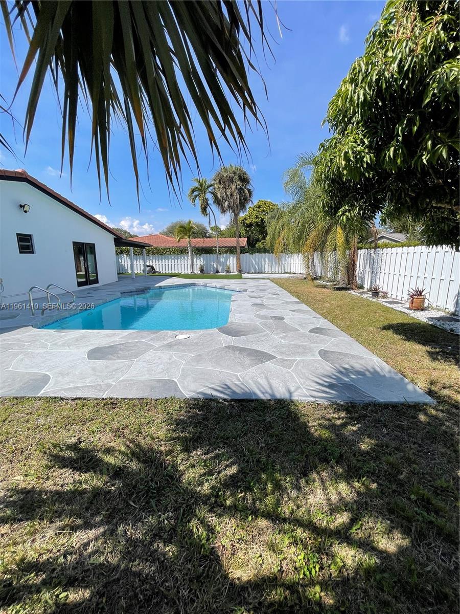 8275 Shadow Wood Blvd Coral Springs, FL 33071