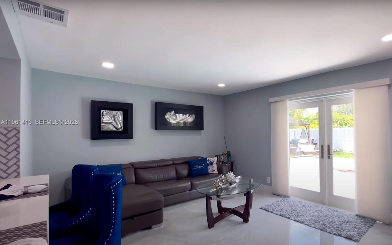 8275 Shadow Wood Blvd Coral Springs, FL 33071