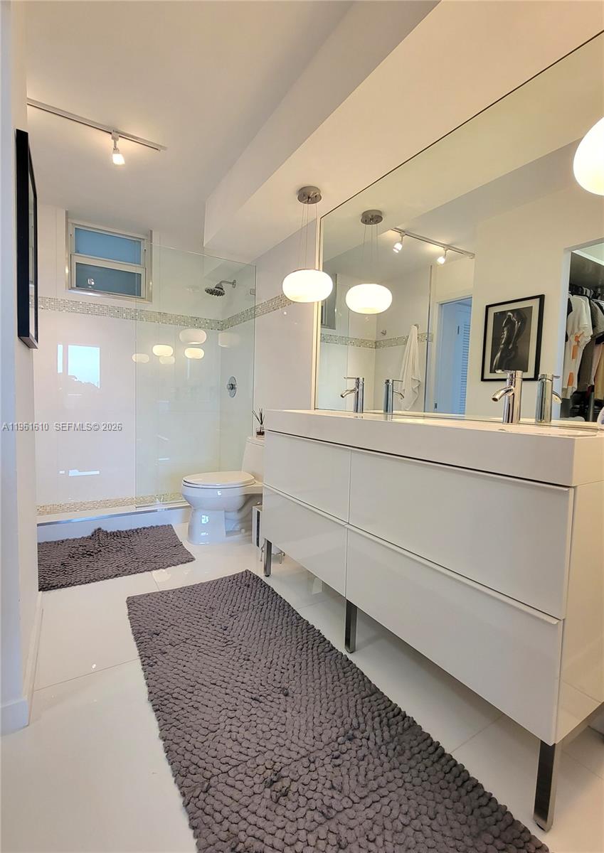 1670 Lincoln Ct #3B Miami Beach, FL 33139