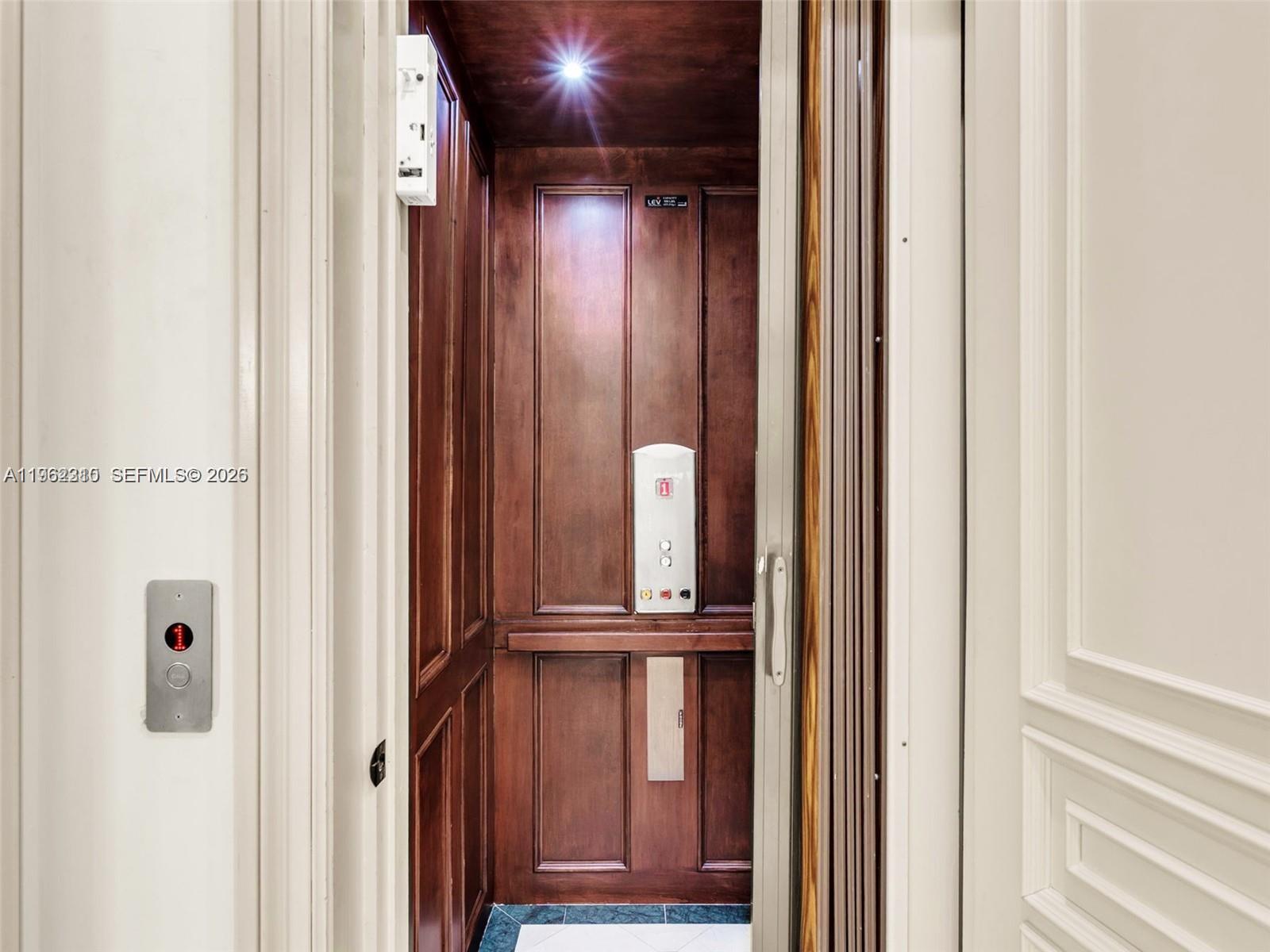 9076 SW 59th Ct Pinecrest, FL 33156