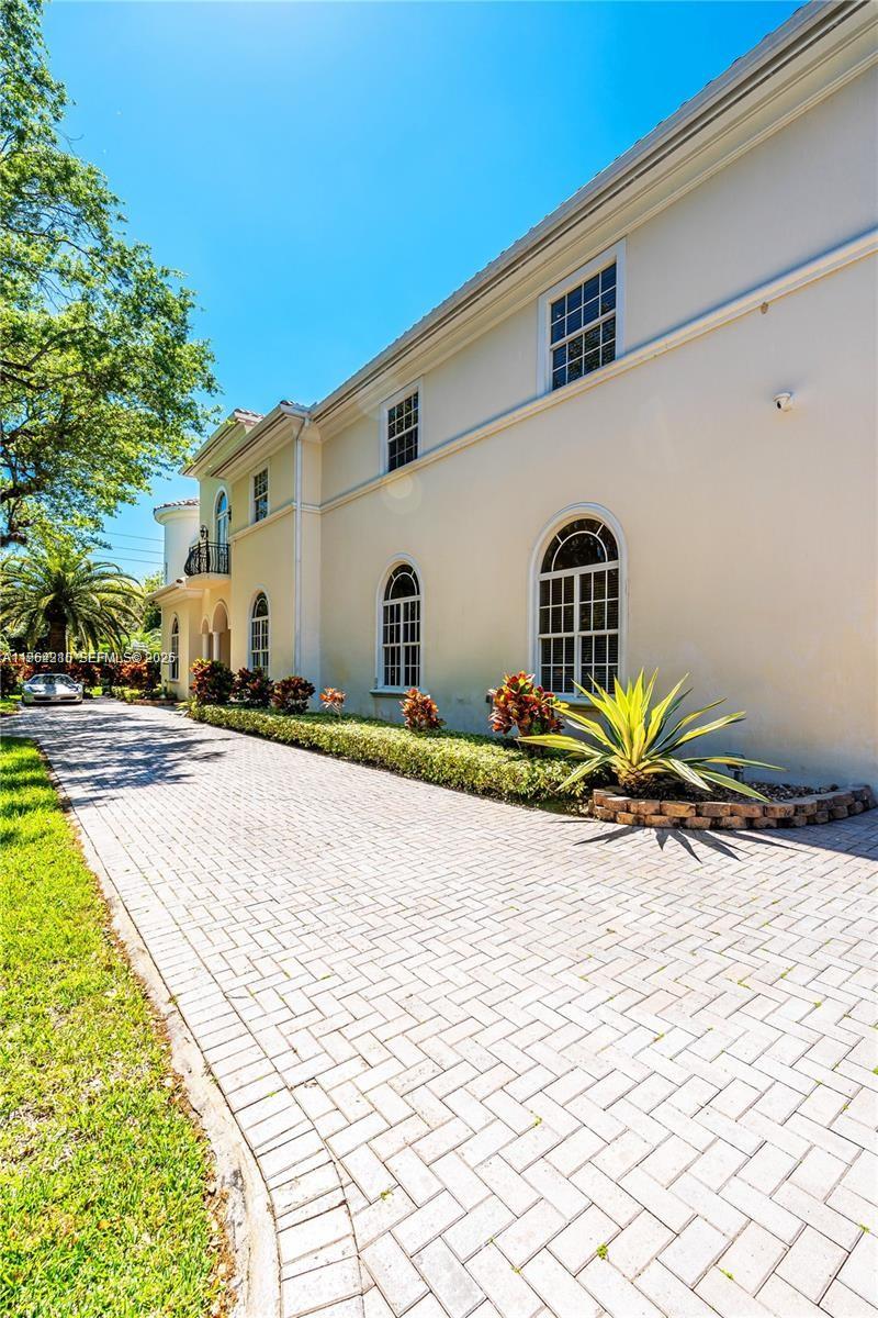 9076 SW 59th Ct Pinecrest, FL 33156