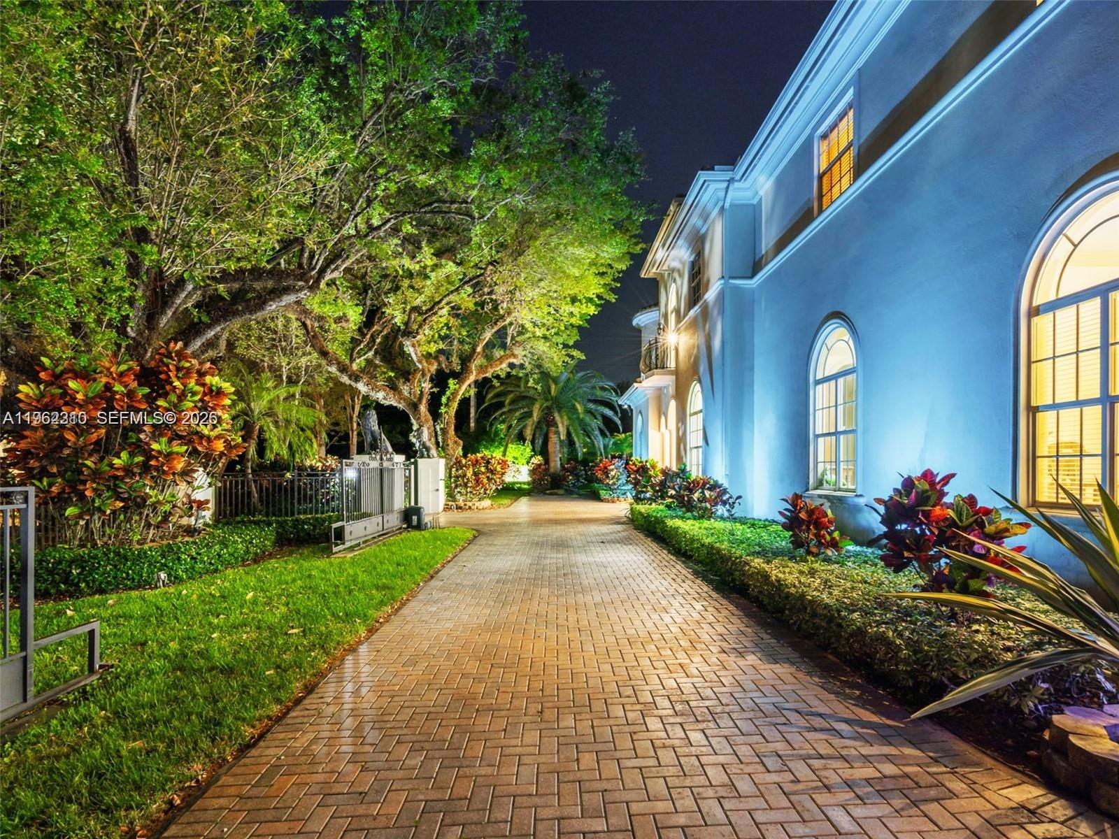 9076 SW 59th Ct Pinecrest, FL 33156