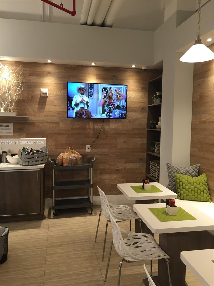 image Harbour House4