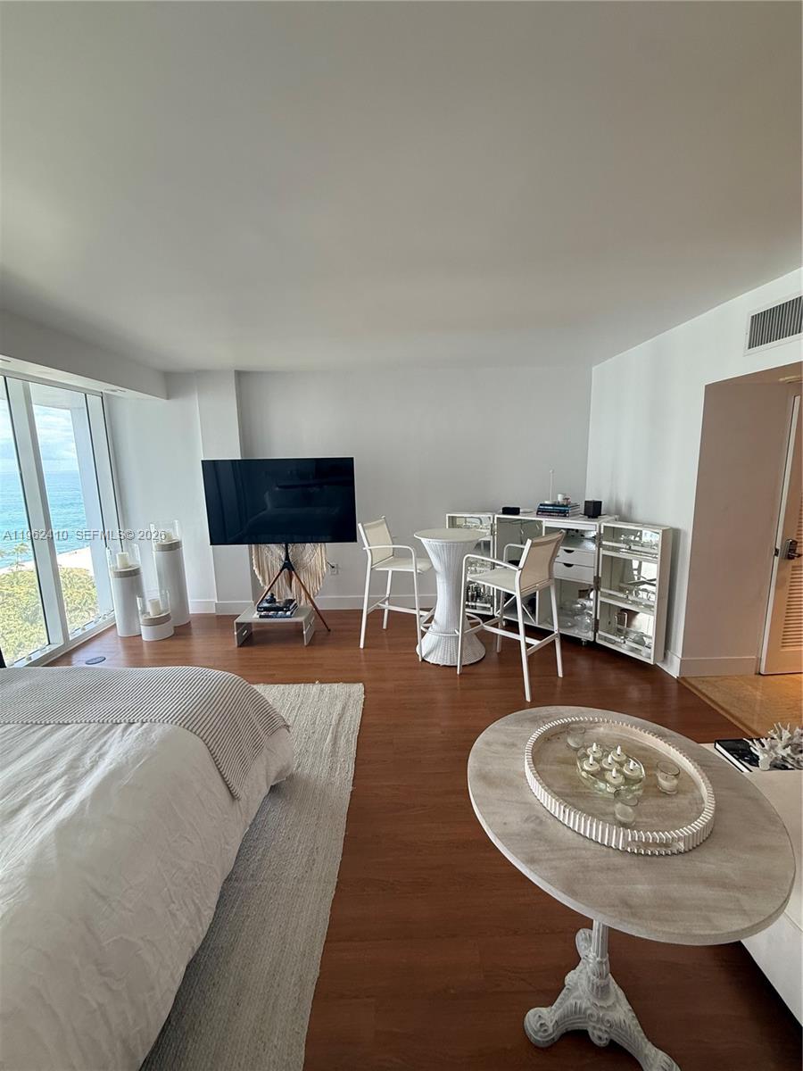 image Harbour House7