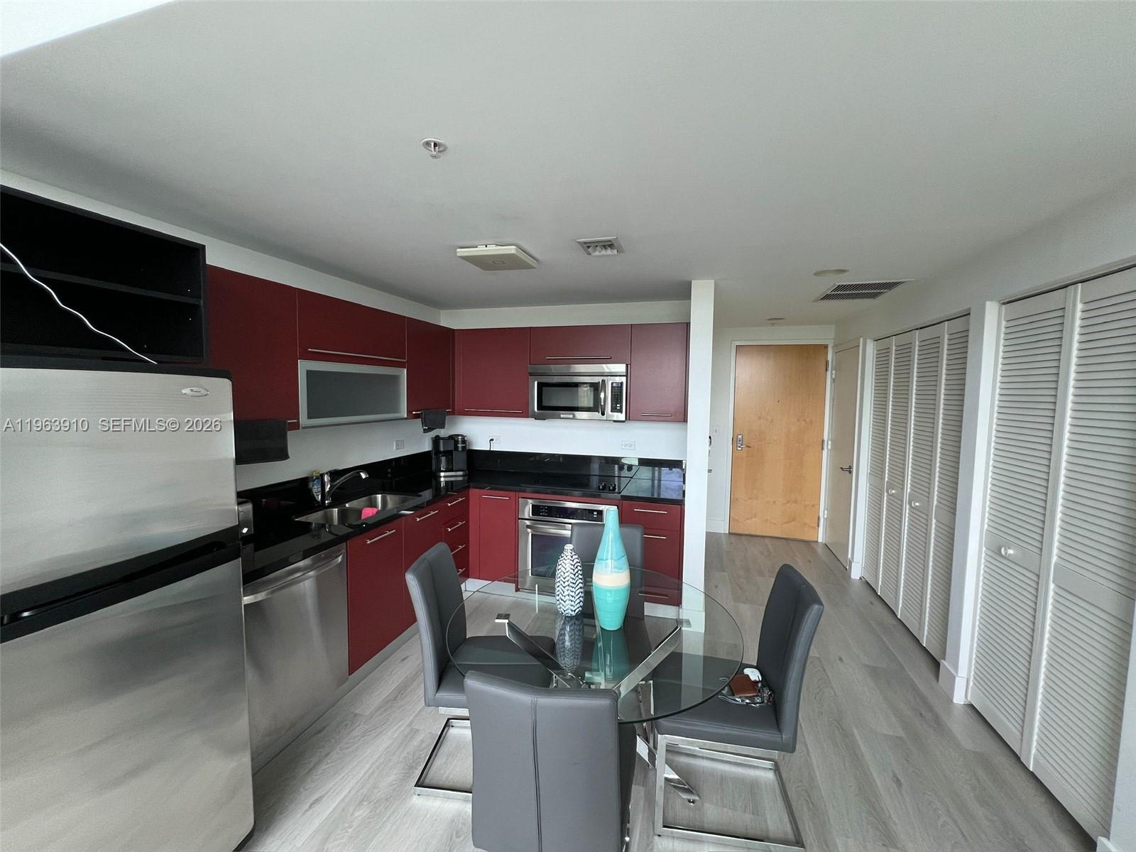 image Vizcayne South10