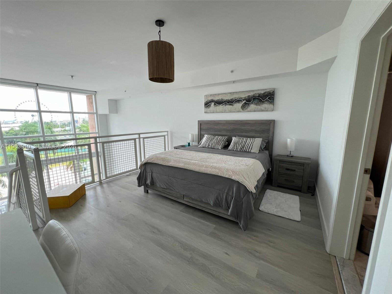 image Vizcayne South4