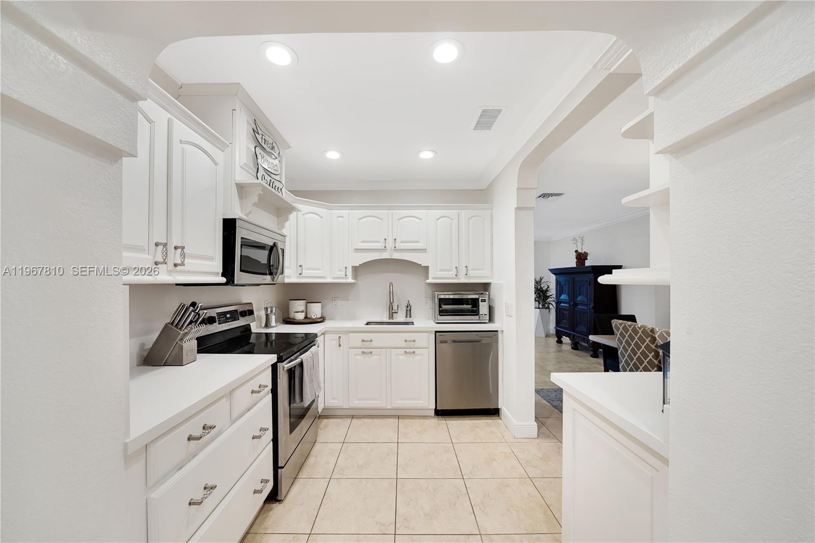 7381 SW 34th Ter Miami, FL 33155