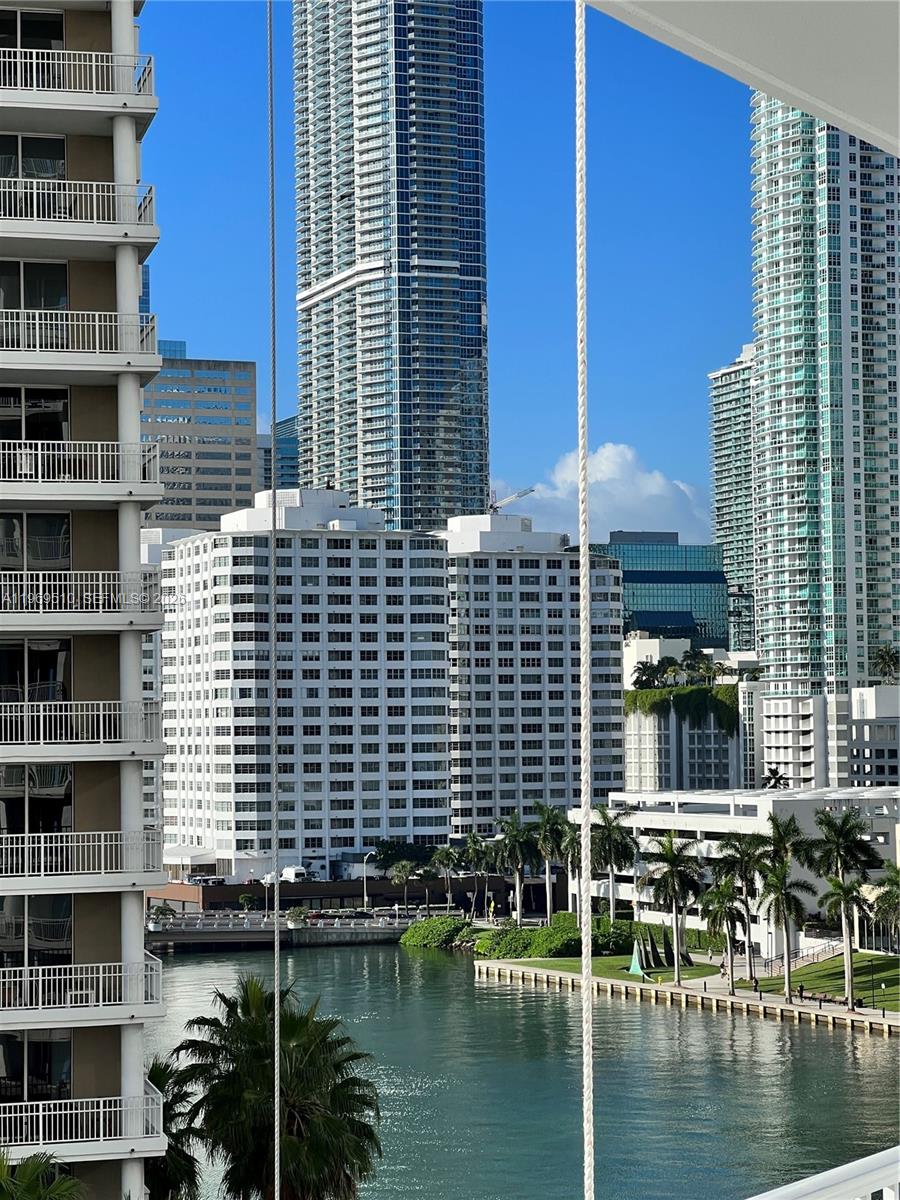 image Courts Brickell Key15