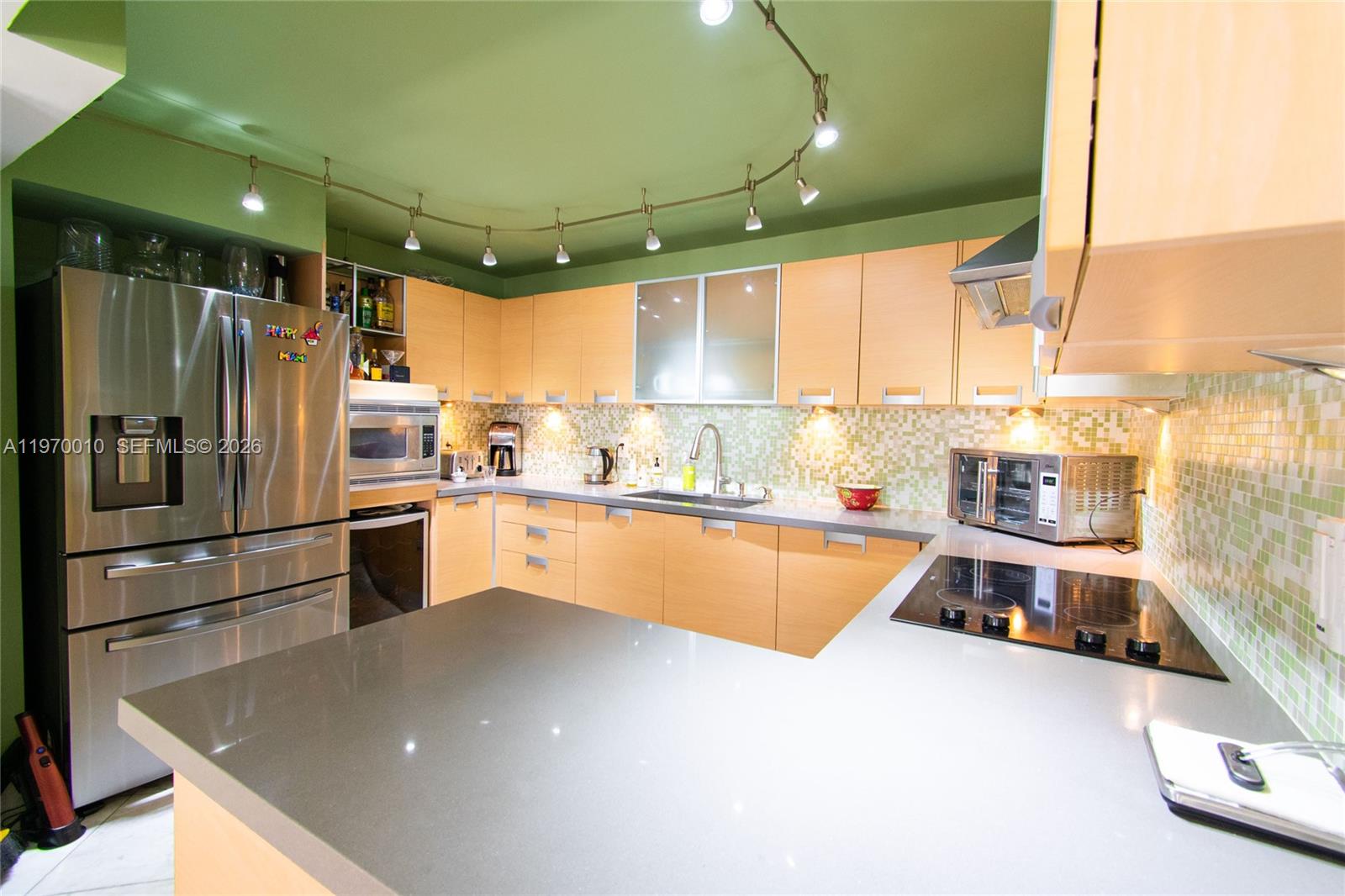 1623 Collins Ave #PH1010 Miami Beach, FL 33139