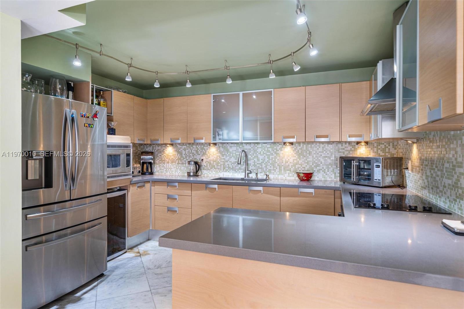 1623 Collins Ave #PH1010 Miami Beach, FL 33139