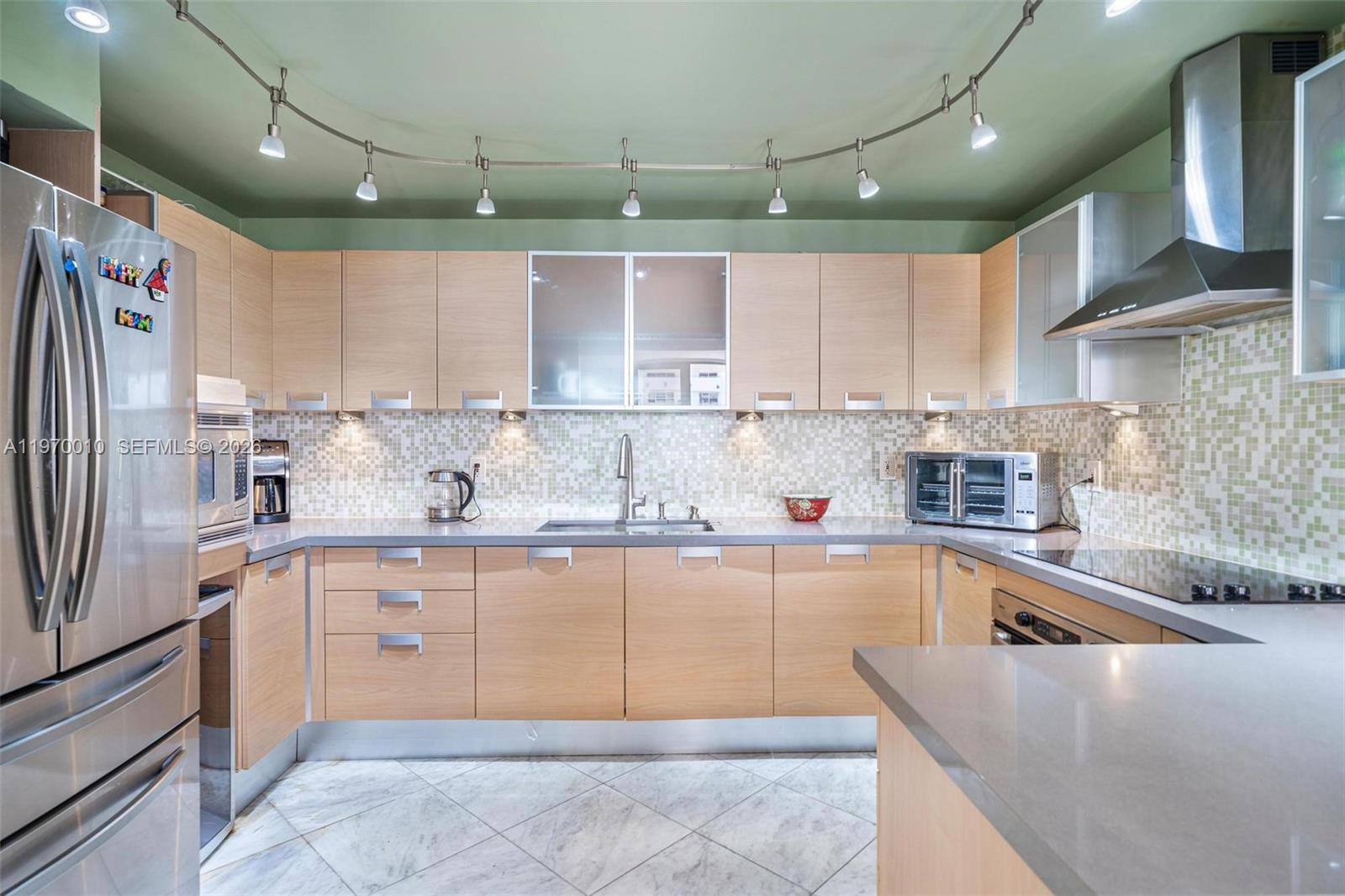 1623 Collins Ave #PH1010 Miami Beach, FL 33139