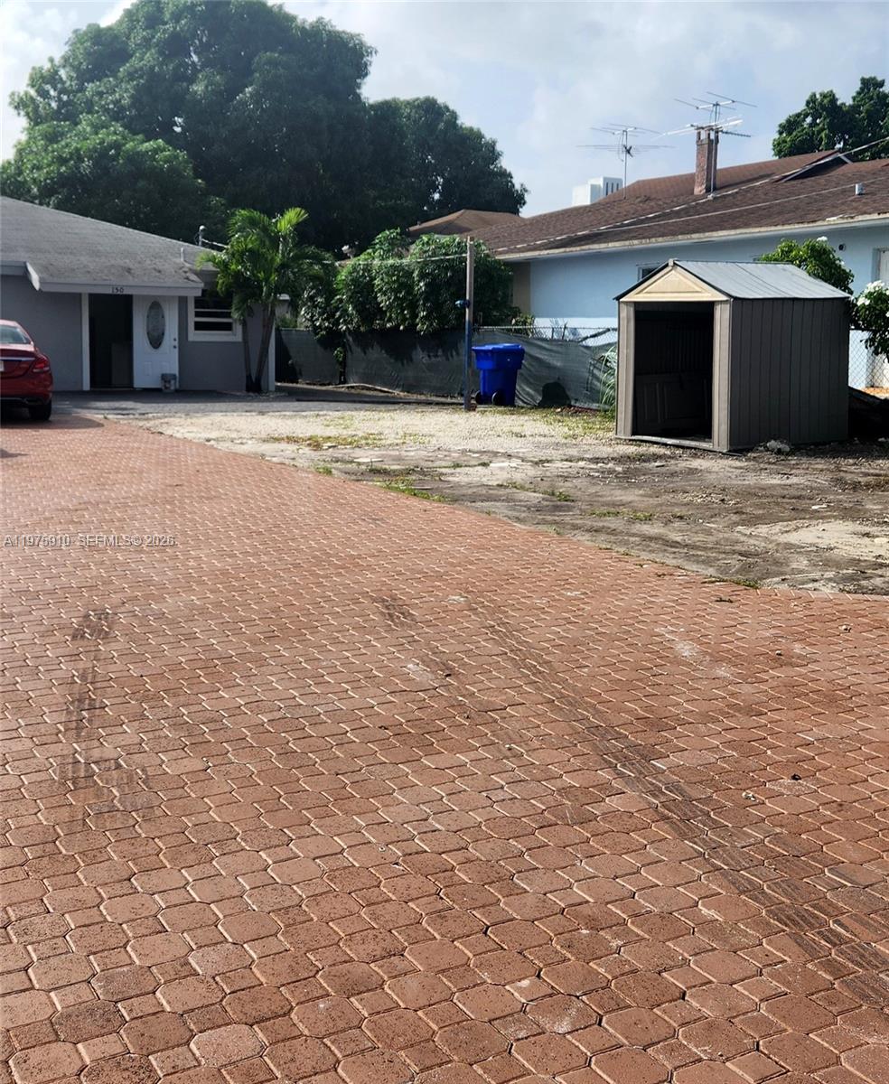 150 NW 17th Ct Miami, FL 33125