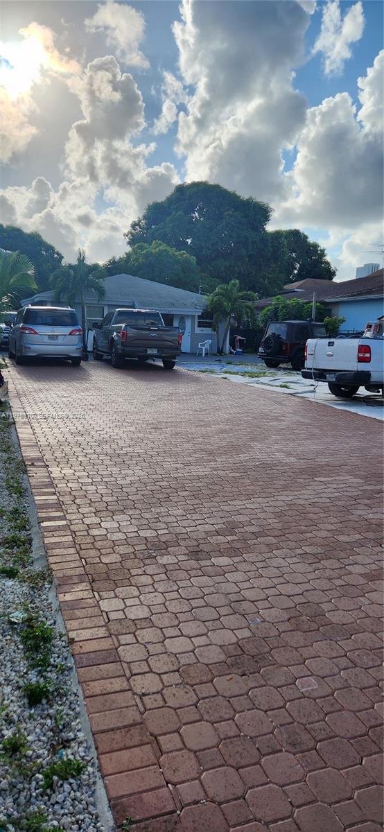 150 NW 17th Ct Miami, FL 33125