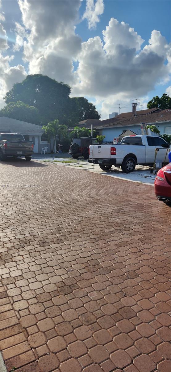 150 NW 17th Ct Miami, FL 33125