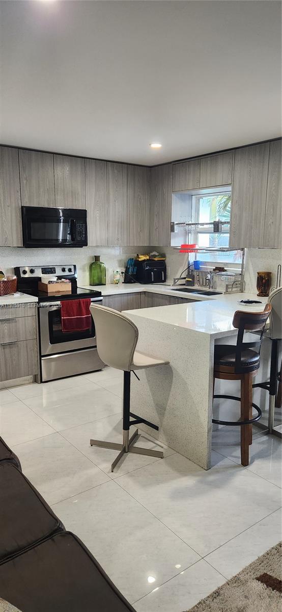 150 NW 17th Ct Miami, FL 33125