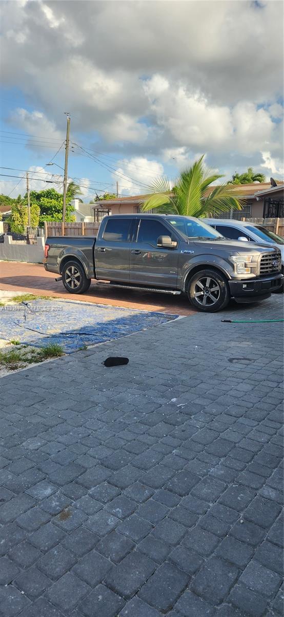 150 NW 17th Ct Miami, FL 33125