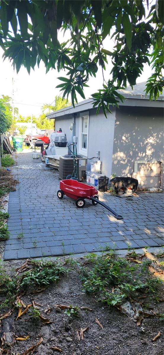 150 NW 17th Ct Miami, FL 33125