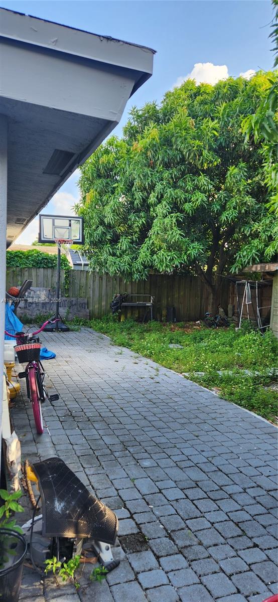 150 NW 17th Ct Miami, FL 33125