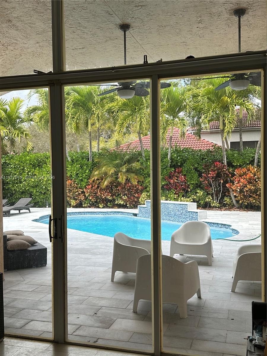 966 Spoonbill Cir Weston, FL 33326