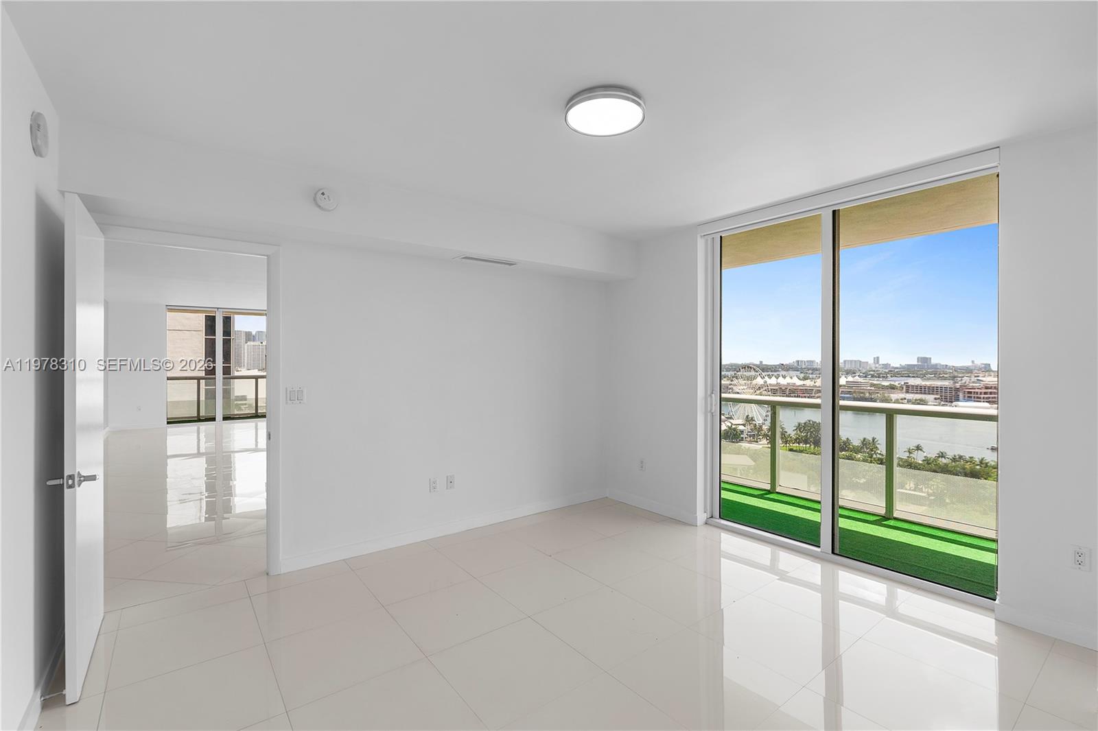 50 Biscayne Blvd #1902 Miami, FL 33132