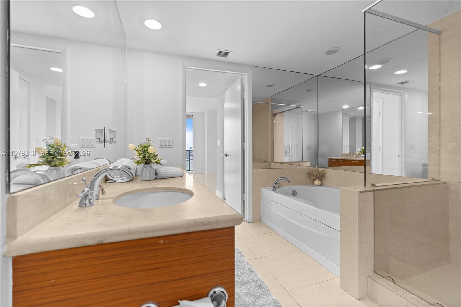 50 Biscayne Blvd #1902 Miami, FL 33132