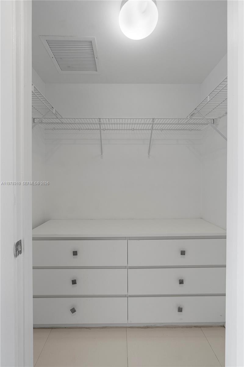 50 Biscayne Blvd #1902 Miami, FL 33132