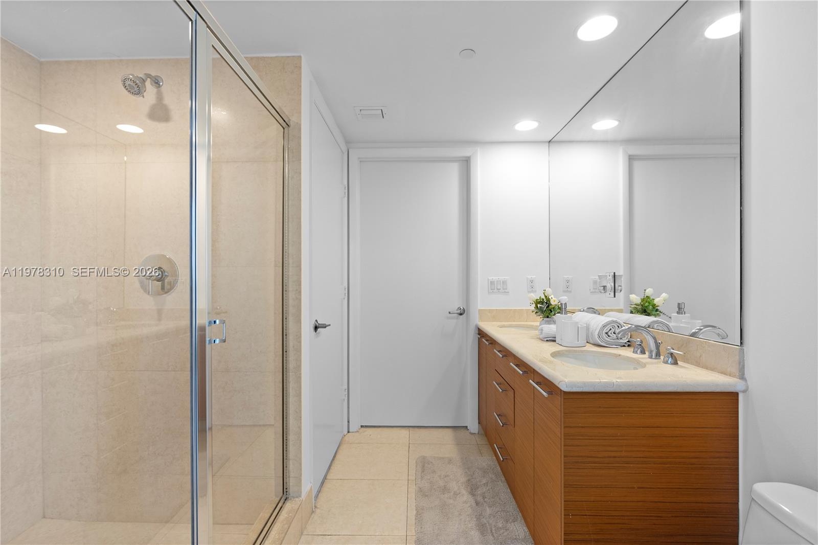 50 Biscayne Blvd #1902 Miami, FL 33132