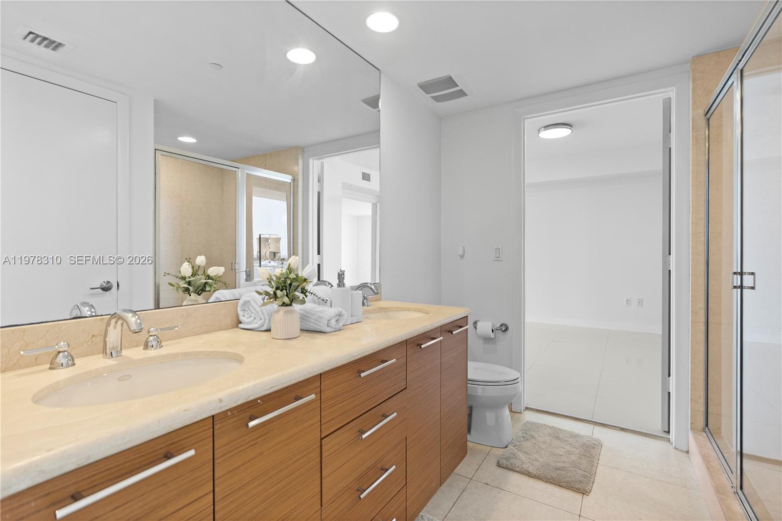 50 Biscayne Blvd #1902 Miami, FL 33132