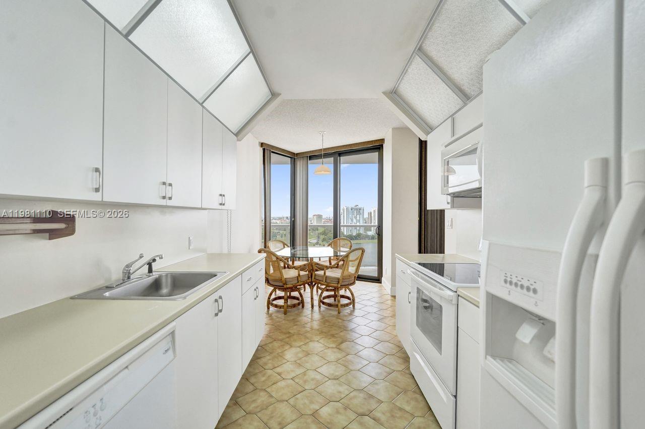 image Hamptons West14