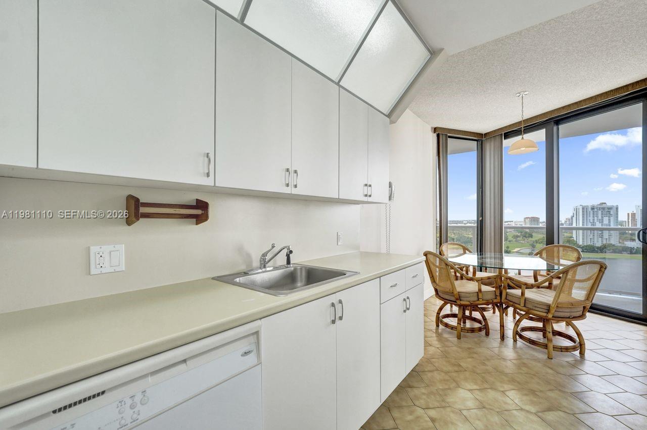 image Hamptons West15