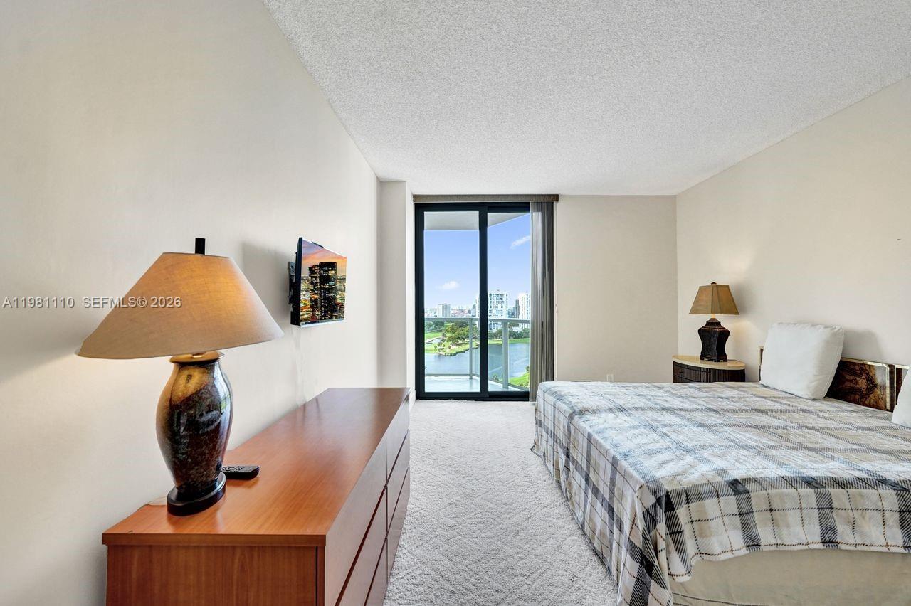 image Hamptons West23