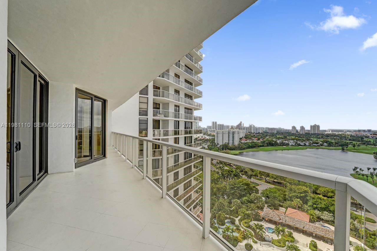 image Hamptons West37