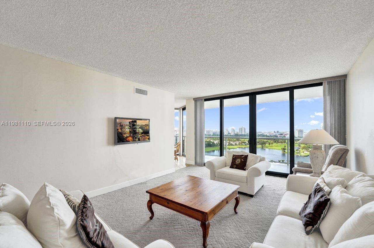 image Hamptons West6