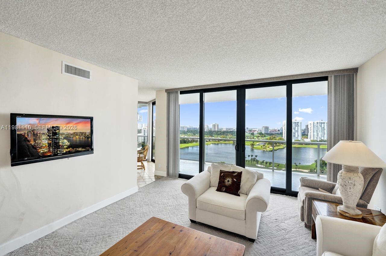 image Hamptons West8