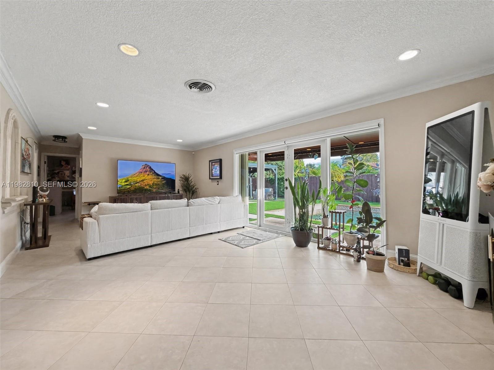 6726 Orchid Dr Miami Lakes, FL 33014