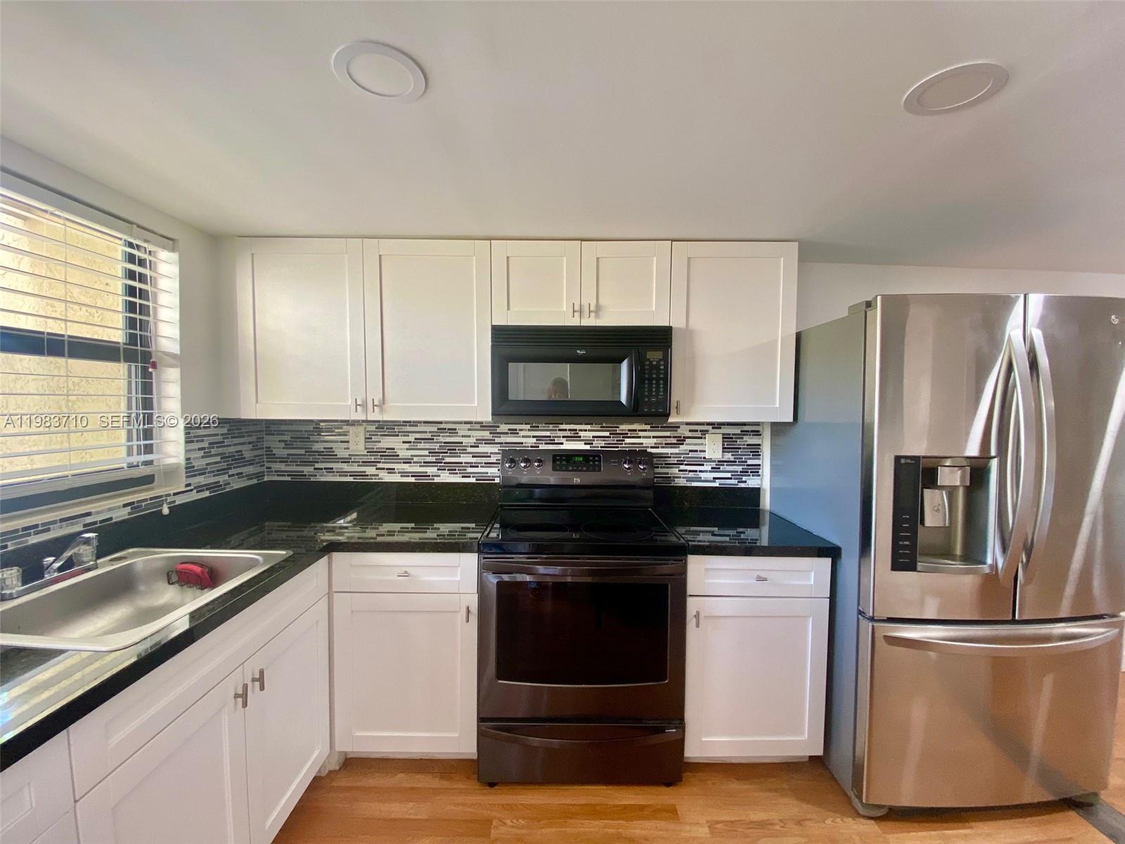 8975 Palm Tree Ln #8975