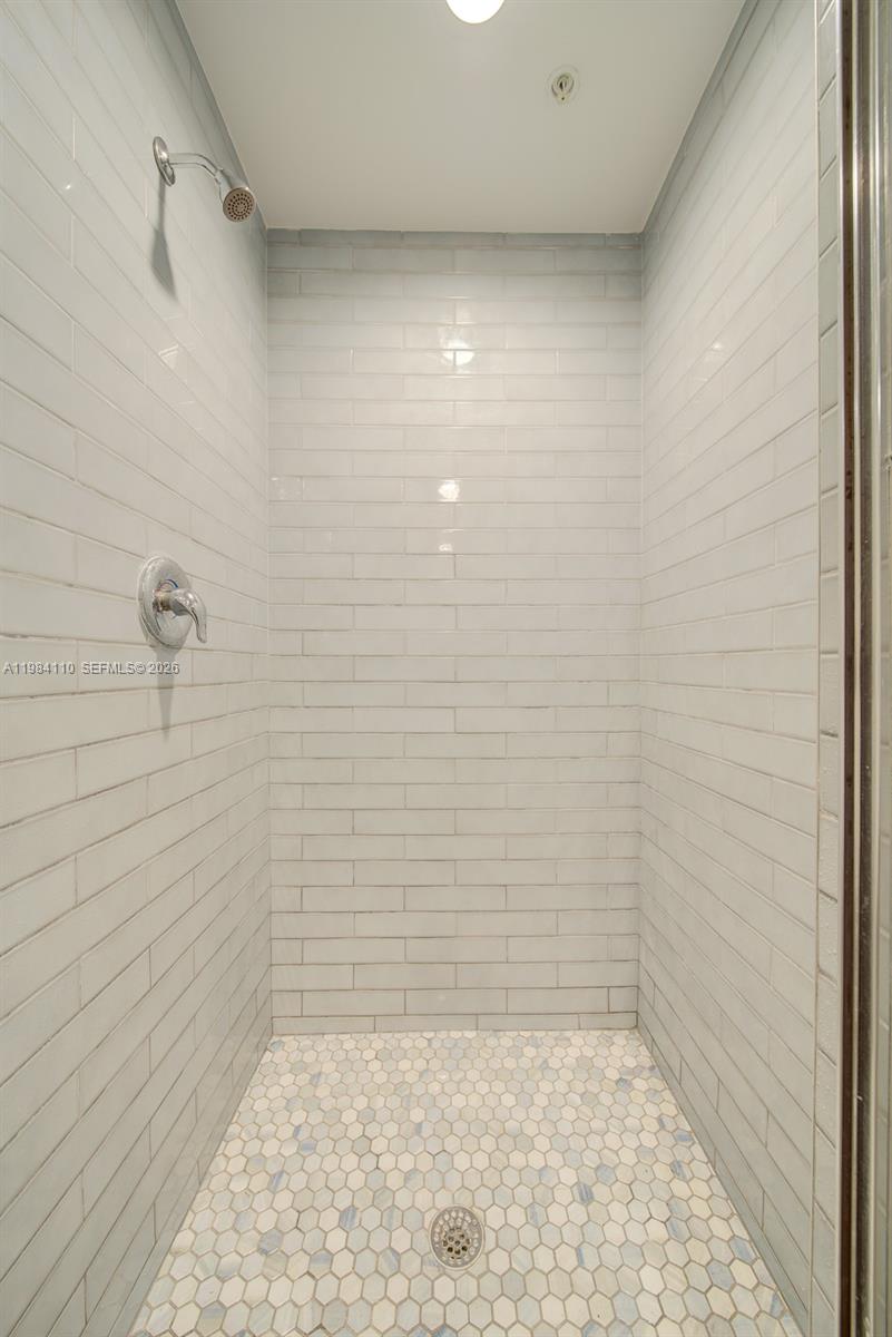 10 SW South Riv Dr #708 Miami, FL 33130