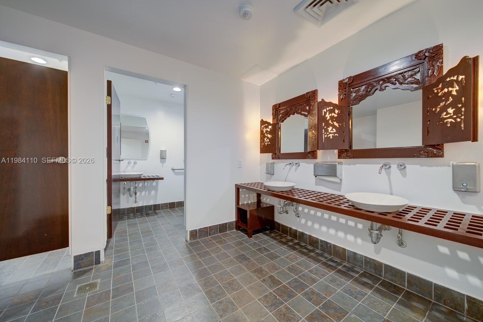 10 SW South Riv Dr #708 Miami, FL 33130