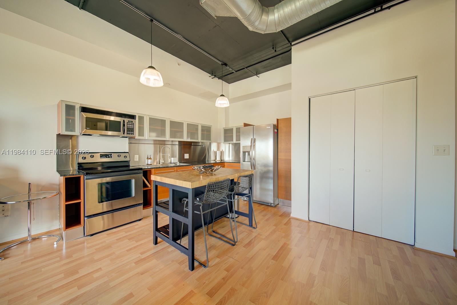 10 SW South Riv Dr #708 Miami, FL 33130