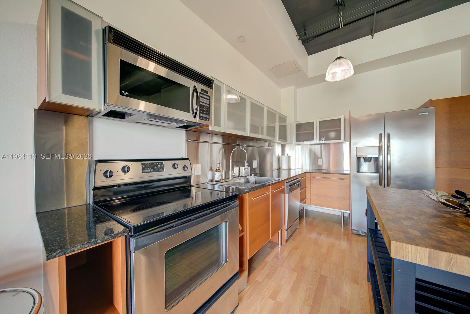 10 SW South Riv Dr #708 Miami, FL 33130