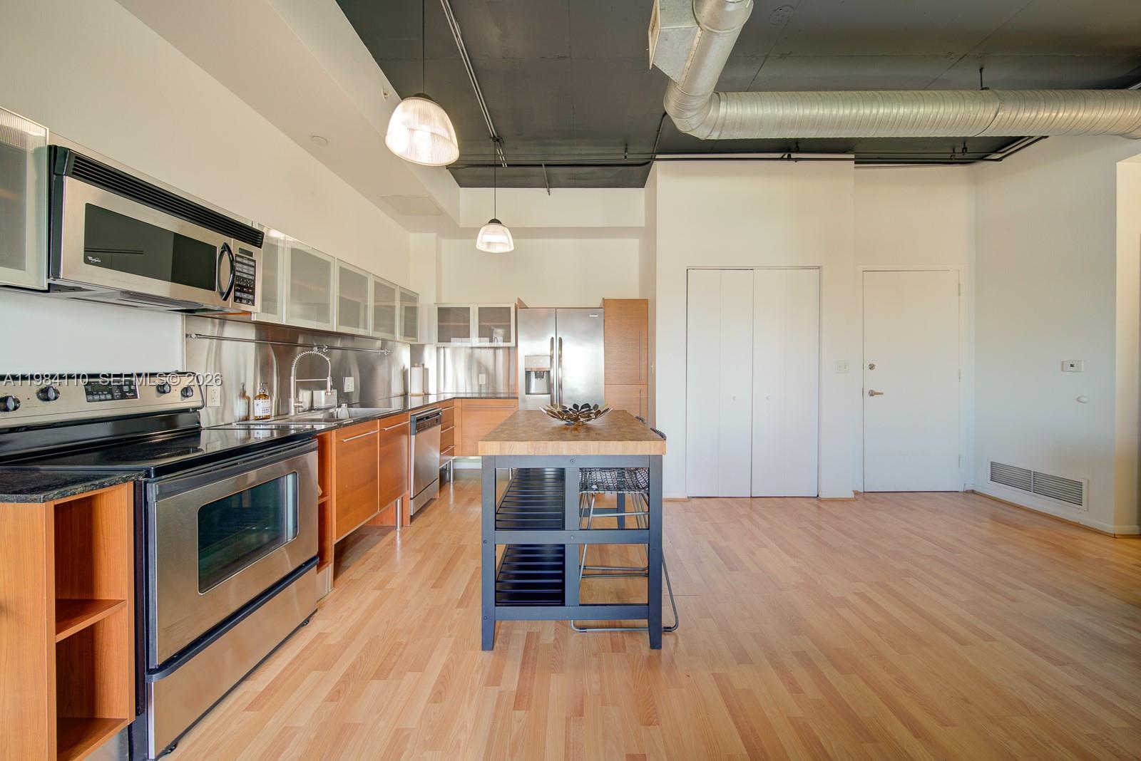 10 SW South Riv Dr #708 Miami, FL 33130